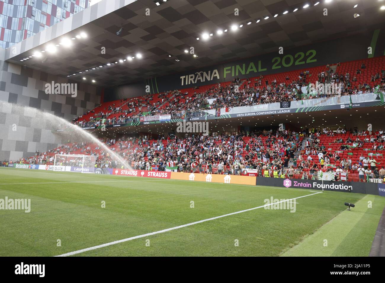 DStv - FUTEBOL IMBATÍVEL! Roma e Feyenoord fazem a grande final da  Conference League, no Air Albania Stadium, um campo neutro, na Albânia.  Para a Roma, vale a importância de ter o