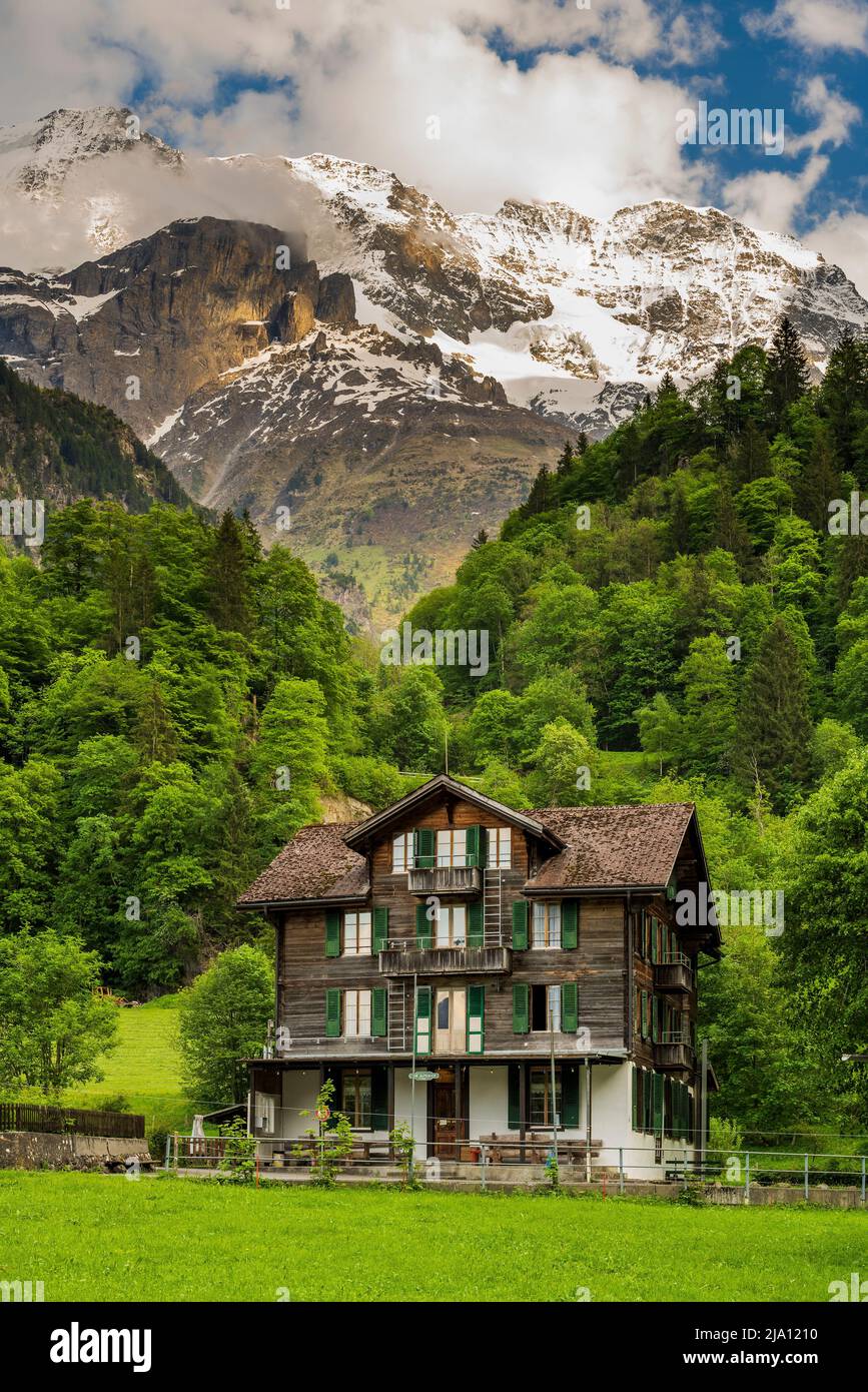 Switzerland - 2 ￼ハウス Typical Swiss wooden mountain house, Lauterbrunnen, Canton of Bern