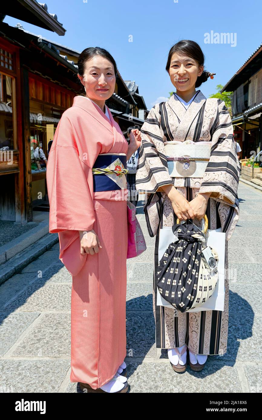 Japan. Kyoto. Higashiyama district. Women wearing traditional kimono Stock Photo