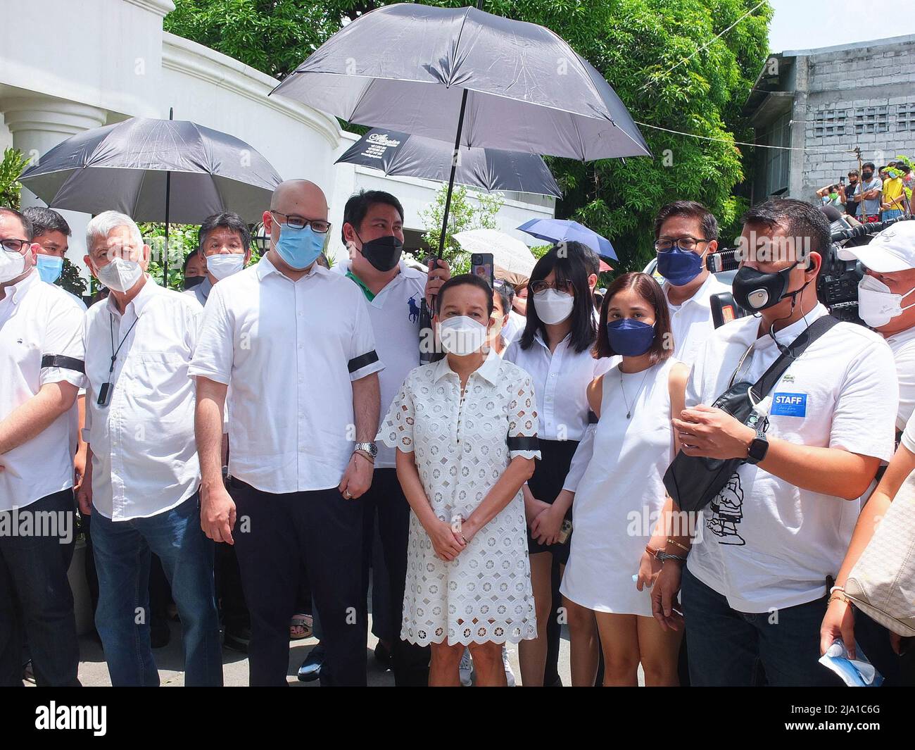 Manila, Philippines. 26th May, 2022. Senator Grace Poe- Llamanzares together with her family and relatives seen during the funeral. Jesusa Purificacion Levy Sonora-Poe, also known as Susan Roces in the Philippine movie industry. She is the wife of the King of Philippine movies, the late Fernando Poe Jr. and the mother of Philippine senator Grace Poe- Llamanzares. Roces died of cardiopulmonary arrest on May 20, 2022 at the age of 80. Credit: SOPA Images Limited/Alamy Live News Stock Photo