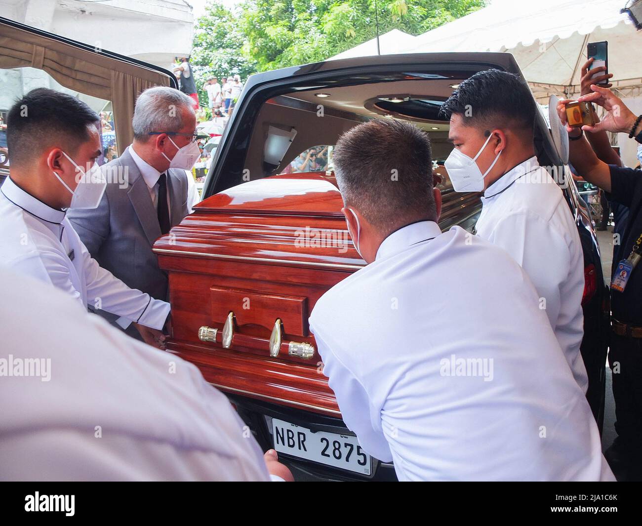 Manila, Philippines. 26th May, 2022. Funeral parlor workers prepare to