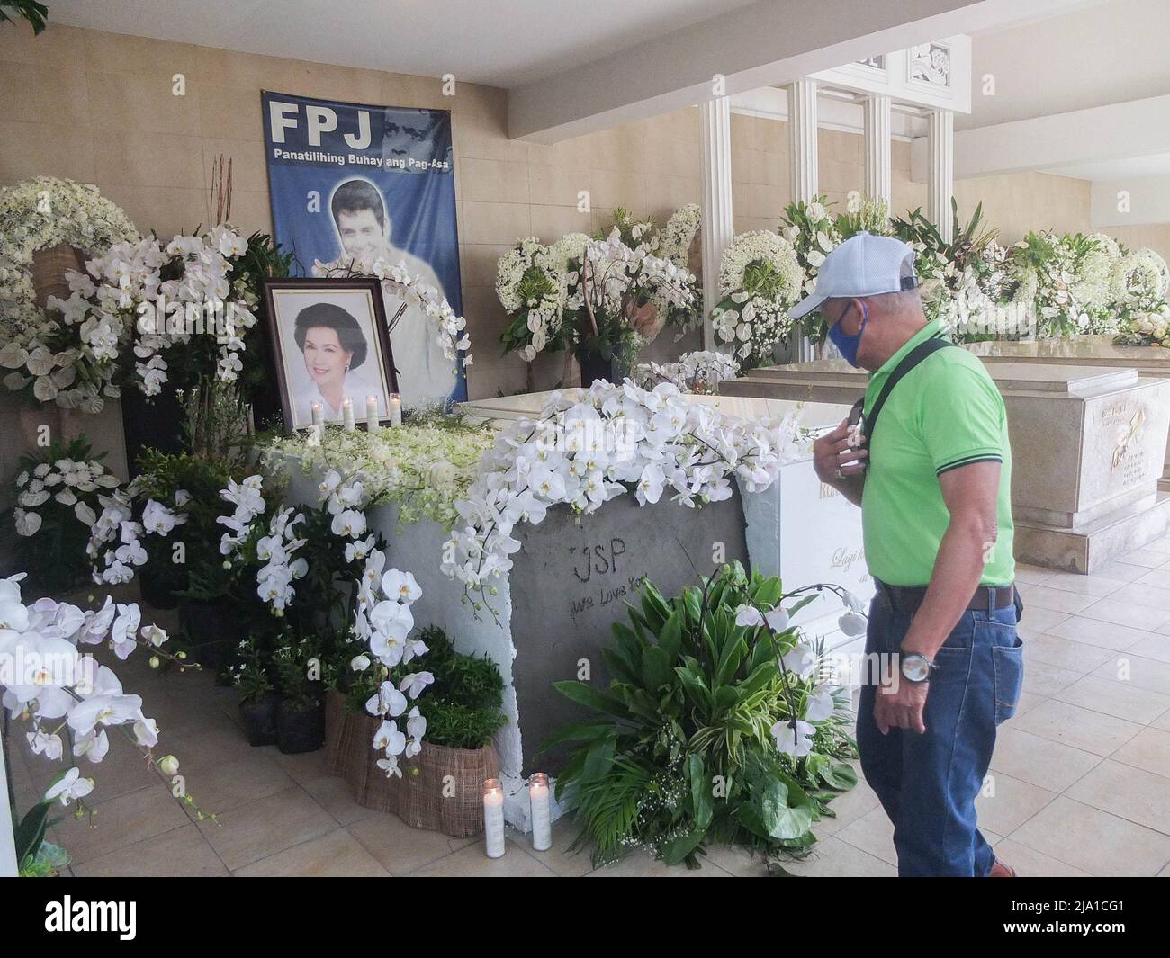 Manila, Philippines. 26th May, 2022. The body of the late movie actress  Susan Roces laid to rest alongside her husband movie actor Fernando Poe Jr.  Jesusa Purificacion Levy Sonora-Poe, also known as