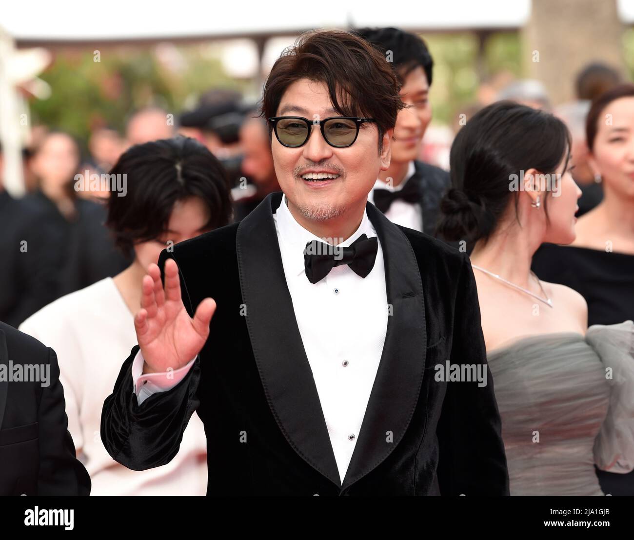 May 26th, 2022. Cannes, France. Song Kang-ho attending the Broker Premiere, part of the 75th Cannes Film Festival, Palais de Festival, Cannes. Credit: Doug Peters/EMPICS/Alamy Live News Stock Photo