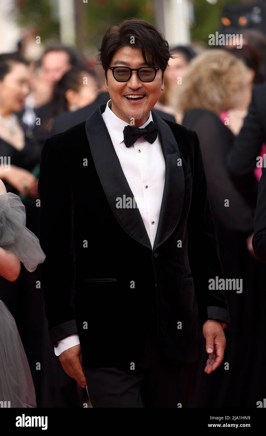 May 26th, 2022. Cannes, France. Song Kang-ho attending the Broker Premiere, part of the 75th Cannes Film Festival, Palais de Festival, Cannes. Credit: Doug Peters/EMPICS/Alamy Live News Stock Photo