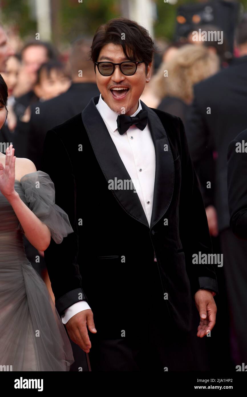 May 26th, 2022. Cannes, France. Song Kang-ho attending the Broker Premiere, part of the 75th Cannes Film Festival, Palais de Festival, Cannes. Credit: Doug Peters/EMPICS/Alamy Live News Stock Photo