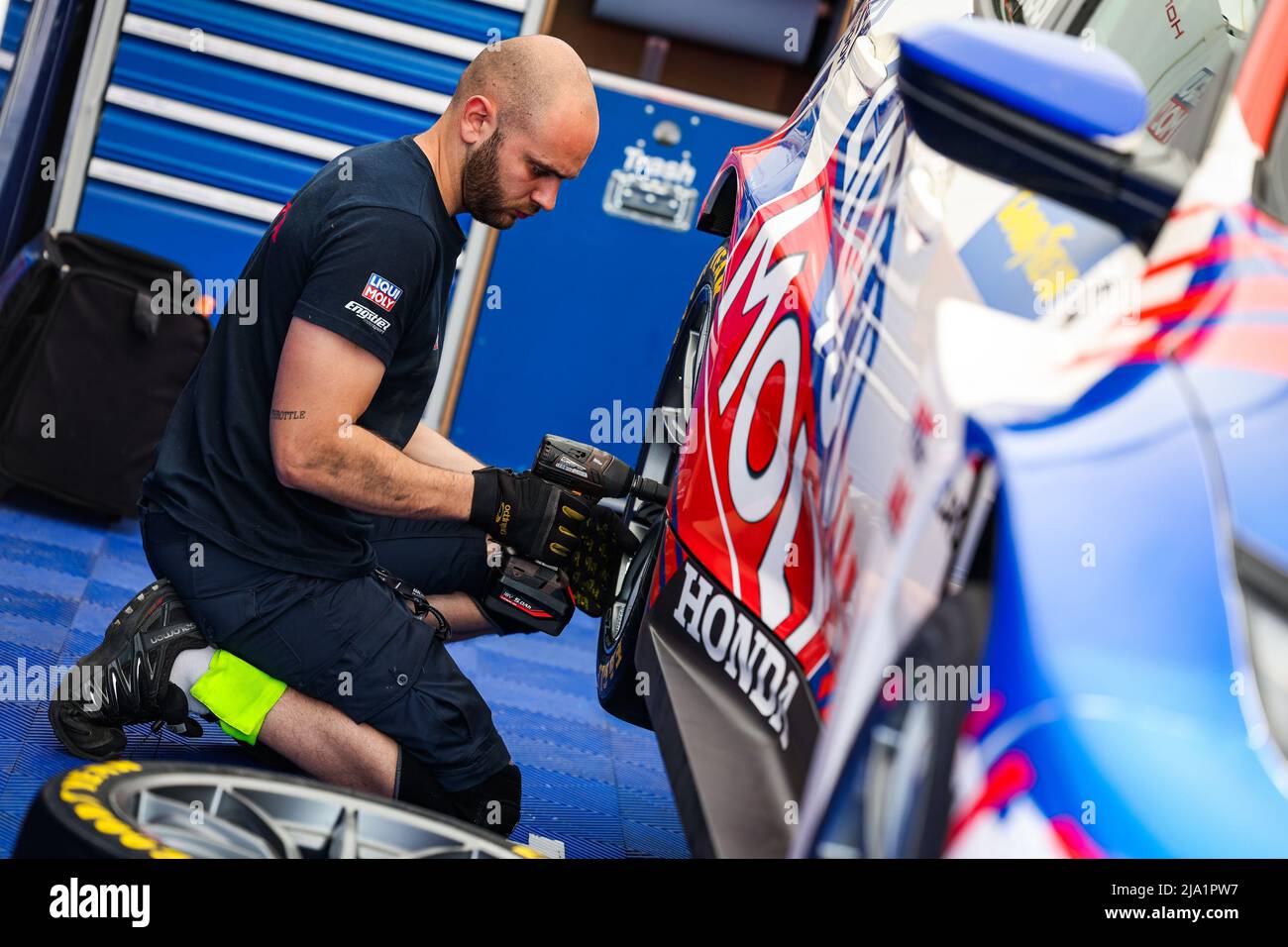 Rome Germany May 26 22 Liqui Moly Engstler Honda Civic Type R Tcr Mechanic At Work During The Wtcr Race Of Germany 22 2nd Round Of The 22 Fia World