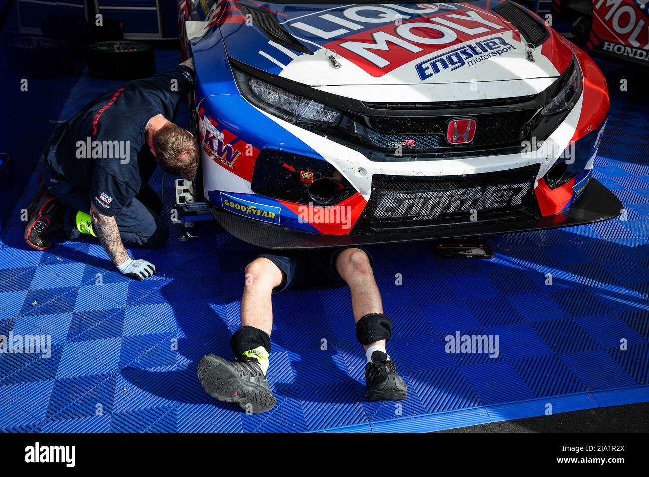 Rome Germany May 26 22 Liqui Moly Engstler Honda Civic Type R Tcr Mechanics Working During The Wtcr Race Of Germany 22 2nd Round Of The 22 Fia World Touring