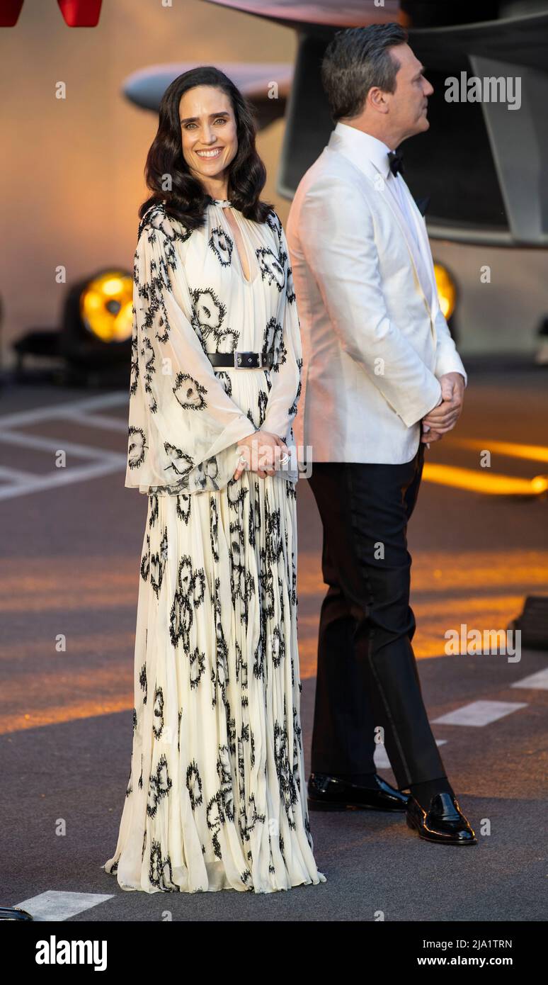 Jennifer Connelly Wore Louis Vuitton To The 'Top Gun: Maverick' Royal  London Premiere