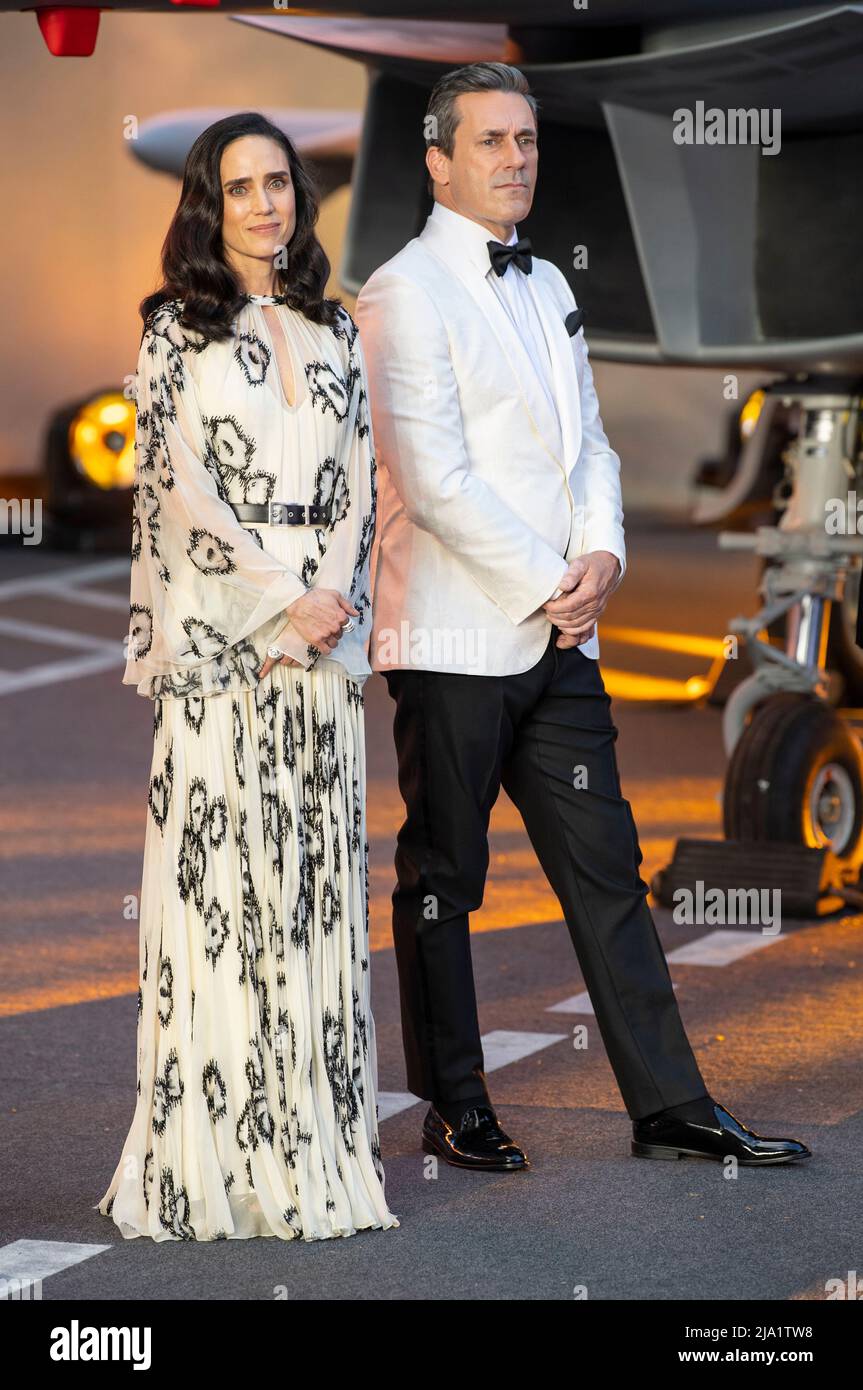 Jennifer Connelly Wore Louis Vuitton To The 'Top Gun: Maverick' Mexico  Premiere