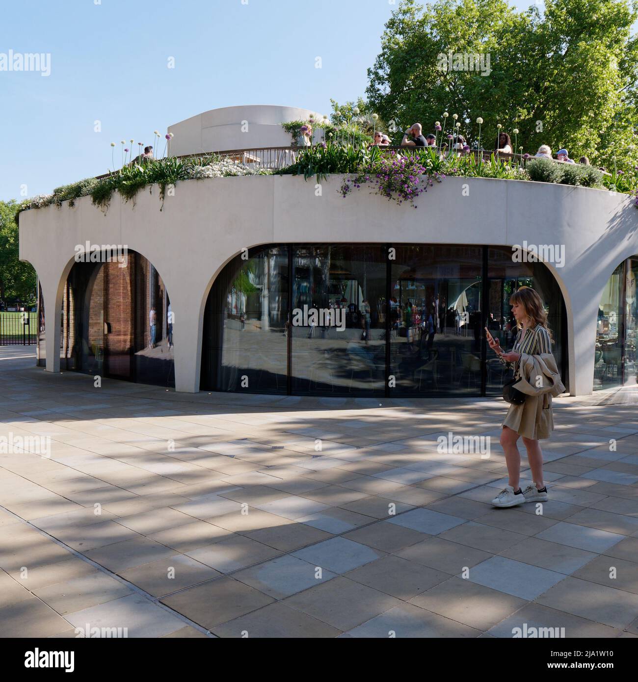 London, Greater London, England, May 14 2022: Lady outside Vardo, a modern circular restaurant with floral roof terrace on The Kings Road. Stock Photo