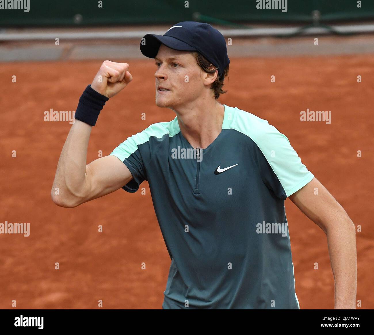 Paris, France. 27th May, 2022. Roland Garros Paris French Open 2022 Day 5 27052022 JANNICK SINNER (AUT) elebrates as he wins second round match Credit: Roger Parker/Alamy Live News Stock Photo