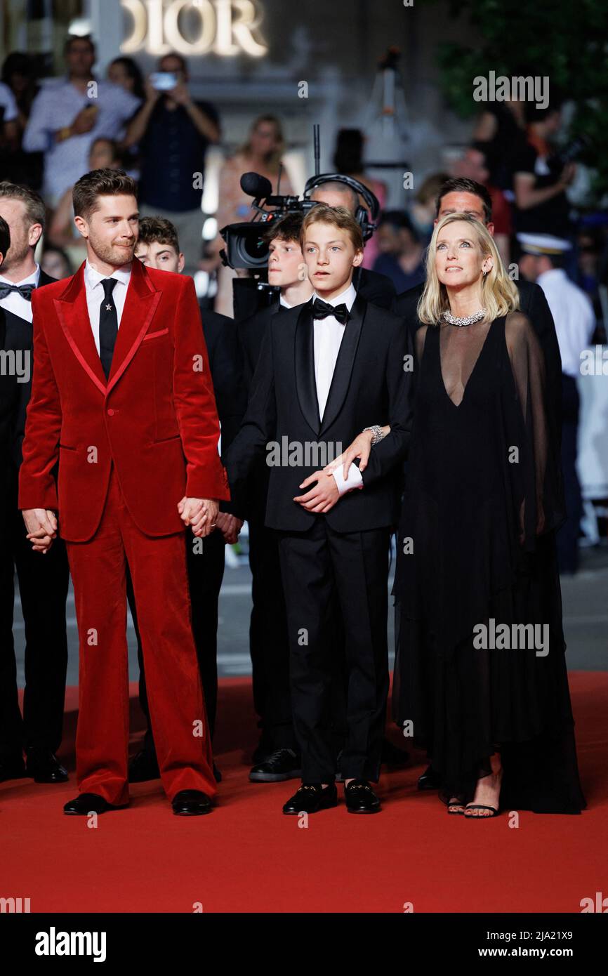 Director Lukas Dhont, Eden Dambrine, Léa Drucker, Marc Weiss and guests  attend the screening of "Close" during the 75th annual Cannes film festival  at Palais des Festivals on May 26, 2022 in
