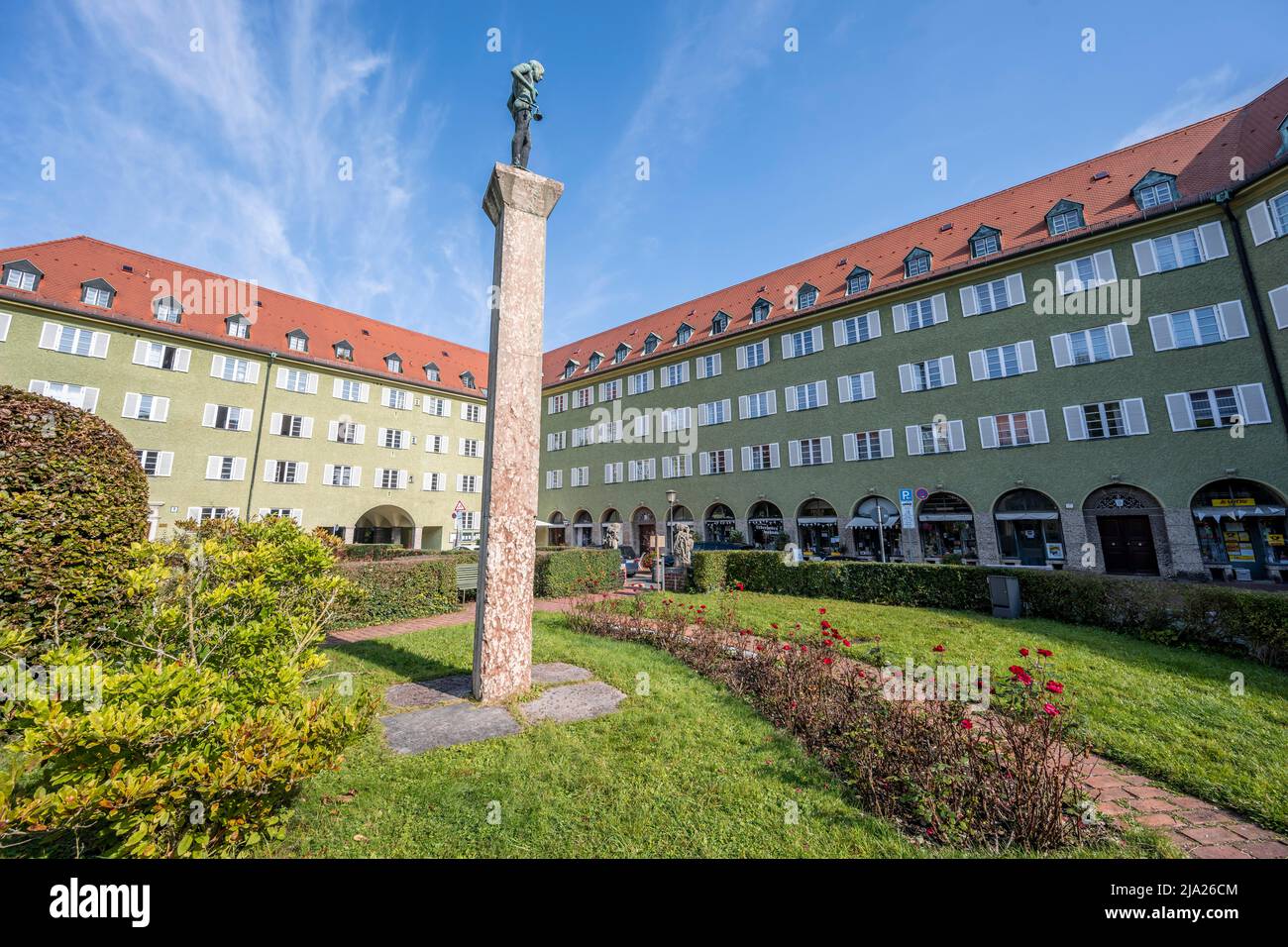 Inner courtyard with park and green residential buildings, Borstei