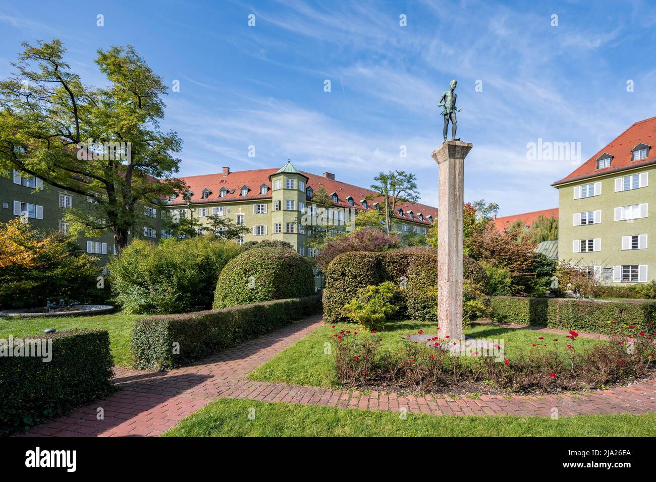 Inner courtyard with park and green residential buildings, Borstei