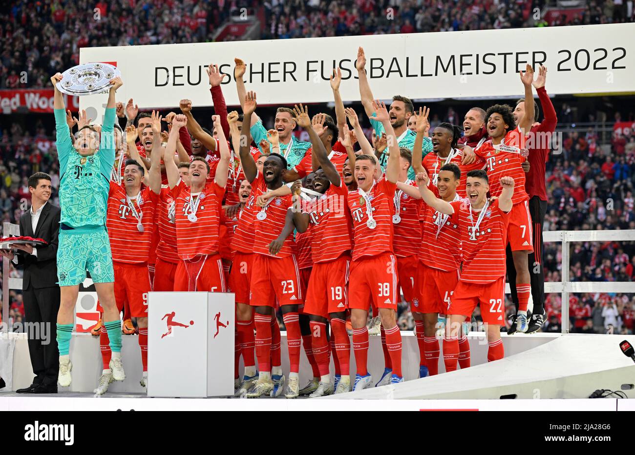 Championship celebration, handing over the trophy to goalkeeper Manuel Neuer FC Bayern Munich, FCB, team photo FC Bayern FCB, Allianz Arena, Munich Stock Photo