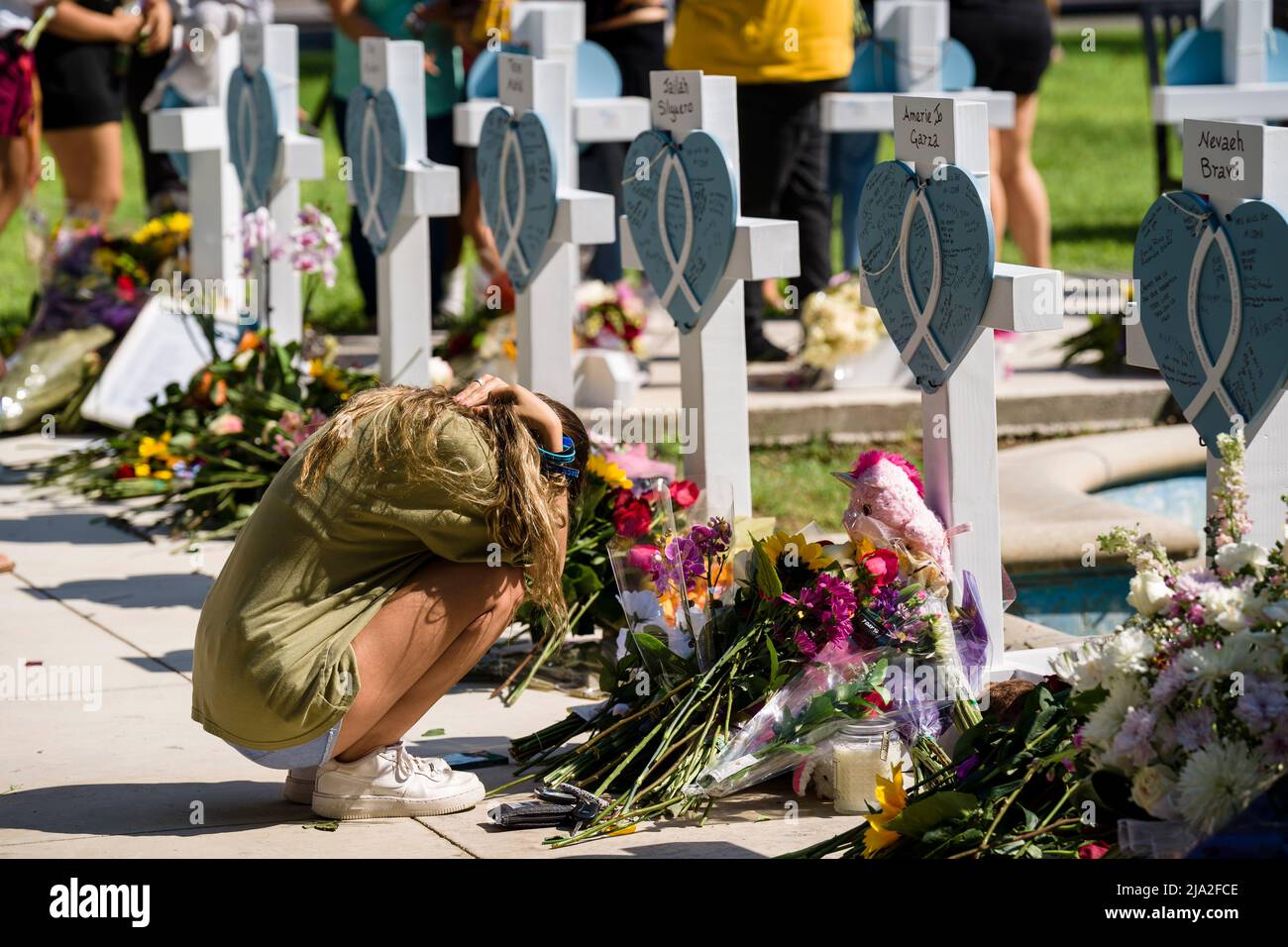 Uvalde, Texas, USA. 26th May, 2022. Elena Mendoza grieves for her cousin Amerie Jo Garza at the