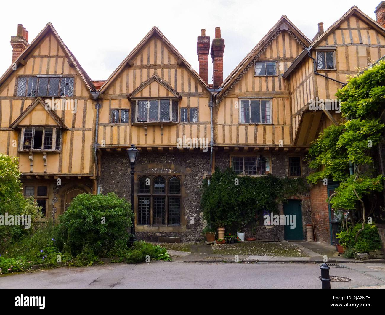 Cheney Court, on the grounds of Winchester Cathedral in Winchester, Hampshire, England, UK, is home to the Headmaster of the Pilgrims' School. Stock Photo