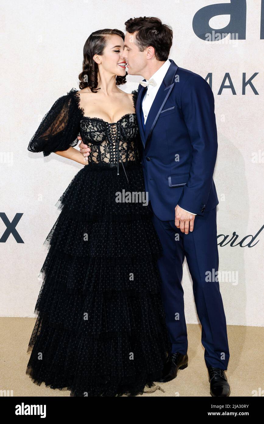 Casey Affleck & Girlfriend Caylee Cowan Couple Up for amfAR Gala