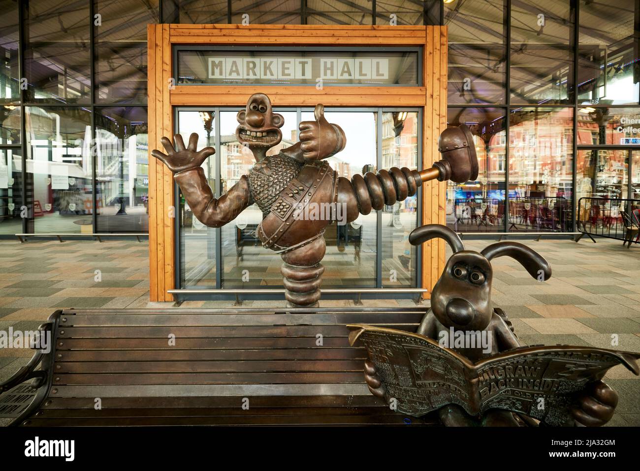 Wallace and gromit statue preston hires stock photography and images