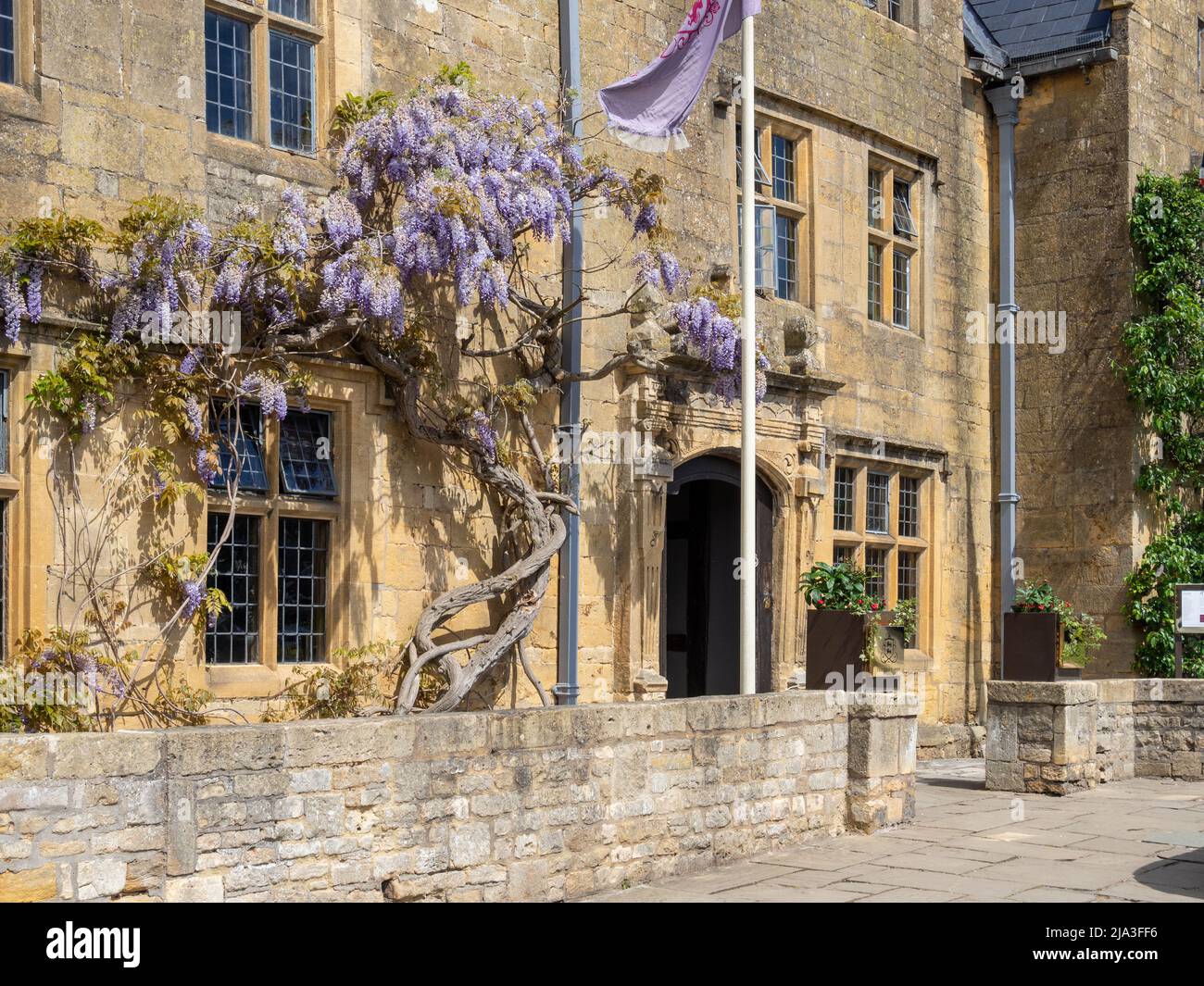 Exterior of the Lygon Arms Hotel, with wisteria, in the Cotswold town of Broadway, Worcestershire, UK Stock Photo