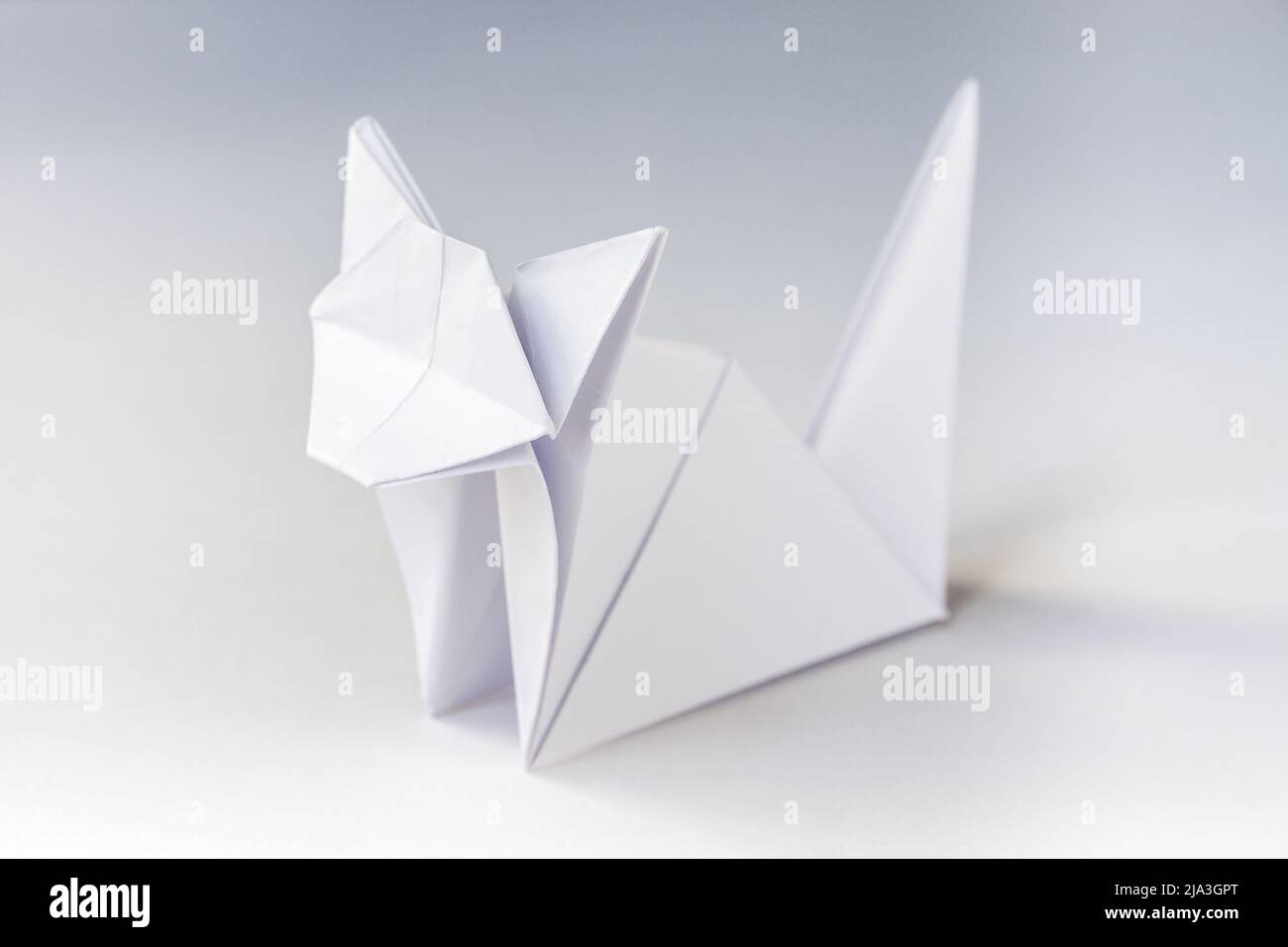 Origami cat hi-res stock photography and images - Alamy