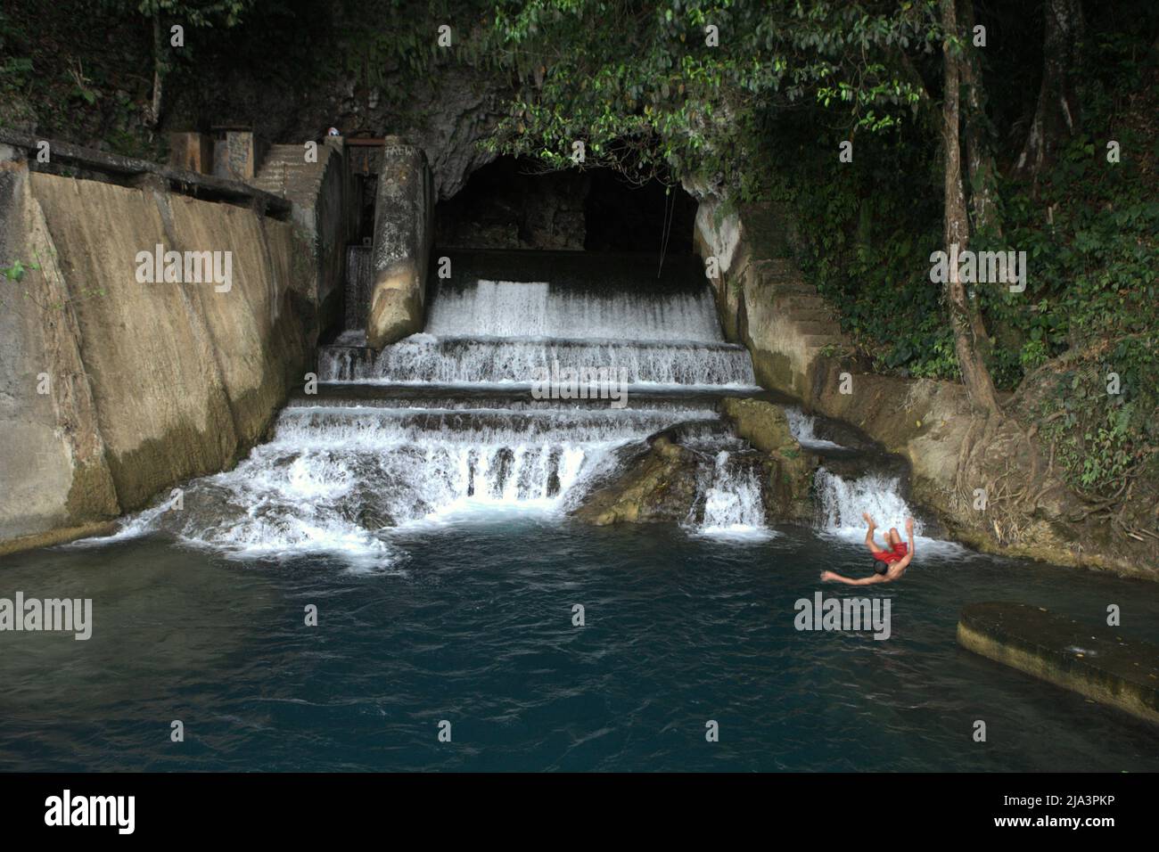 A waterfall and dam at limestone caves of Waikelo Sawah, a rare water source in Sumba—an island regularly hit by drought, which is located in Tema Tana village, East Wewewa, Southwest Sumba, East Nusa Tenggara, Indonesia. Stock Photo