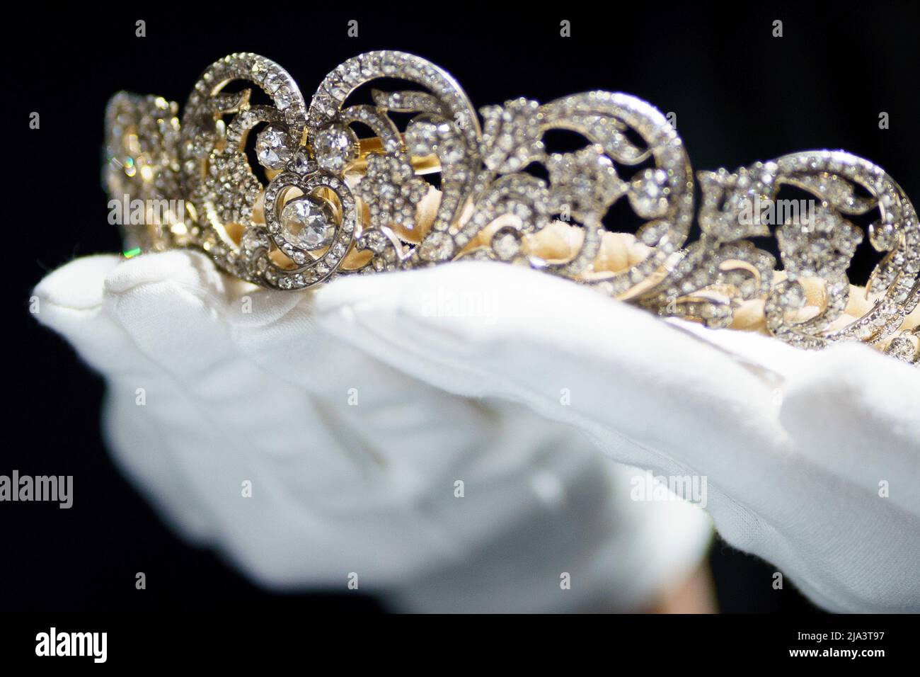 Tiaras lphli hi-res stock photography and images - Alamy