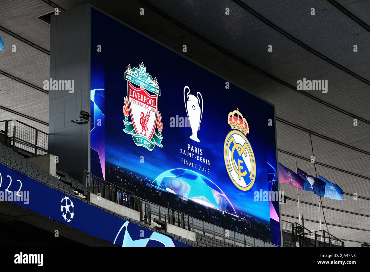 27th May 2022; Paris, France. Pre-game team practice and press conferences plus fans and organiser before the Champions League football final between Liverpool FC and Real Madrid on Saturday 28th May: Scoreboard displaying Liverpool vs Real Madrid Credit: Action Plus Sports Images/Alamy Live News Stock Photo