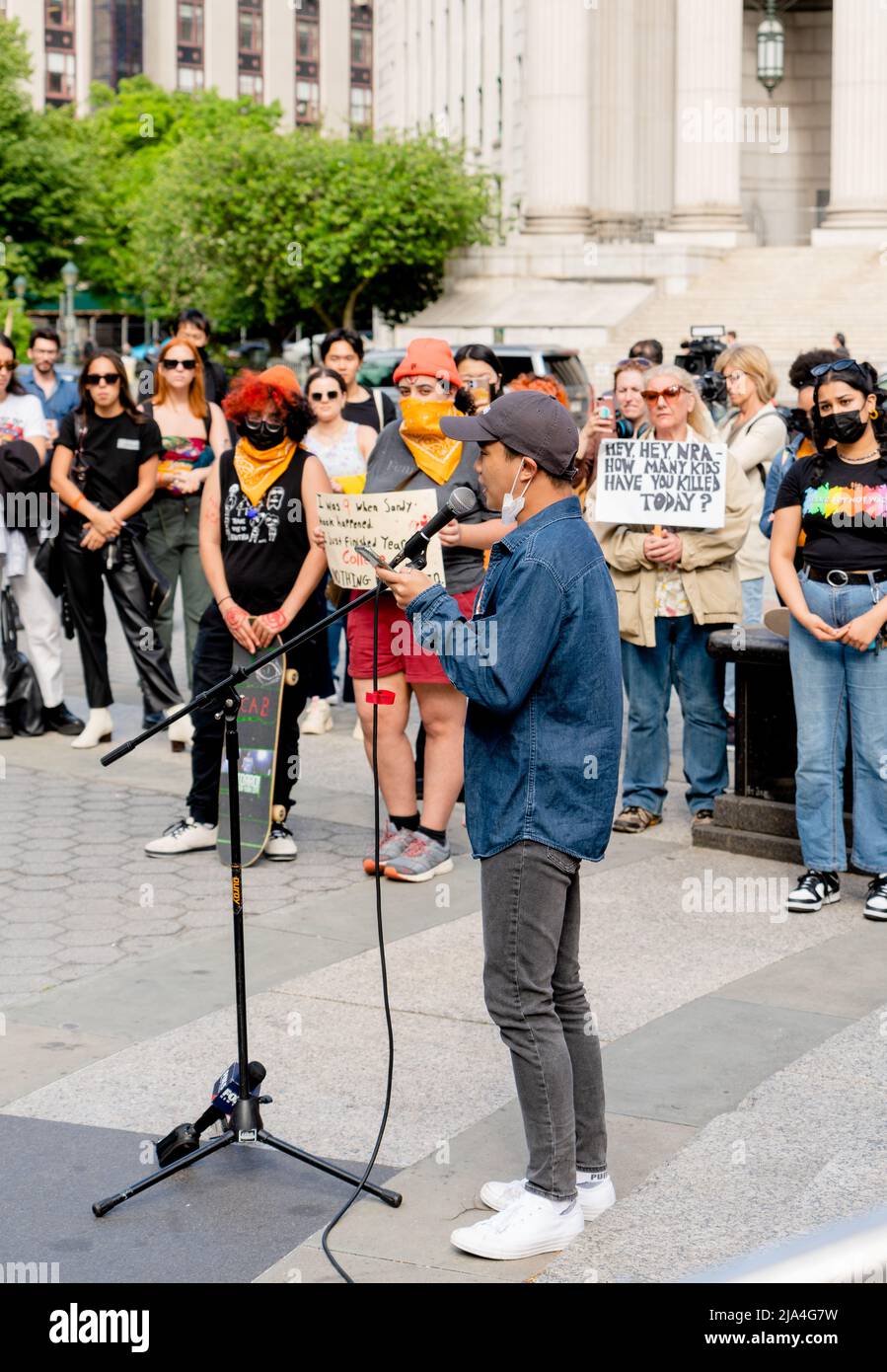 New York City, USA. 26th May, 2022. Youth Over Guns, a student lead anti gun activist group held a rally and vigil at Foley Square in lower Manhattan New York City, NY on May 26, 2022. The group is calling on law makers to pass common sense gun laws, after the recent mass shooting in Uvalde, Texas. (Photo by Steve Sanchez/ Credit: Sipa USA/Alamy Live News Stock Photo