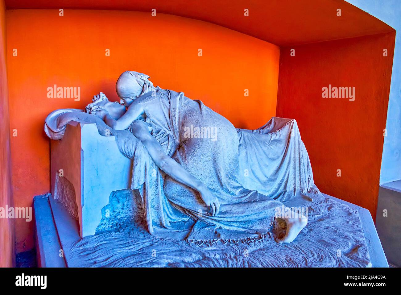 MILAN, ITALY - APRIL 5, 2022: Imressive tombstone with a sculpture of a couple in Famedio of Memorial Cemetery, on April 5 in Milan, Italy Stock Photo