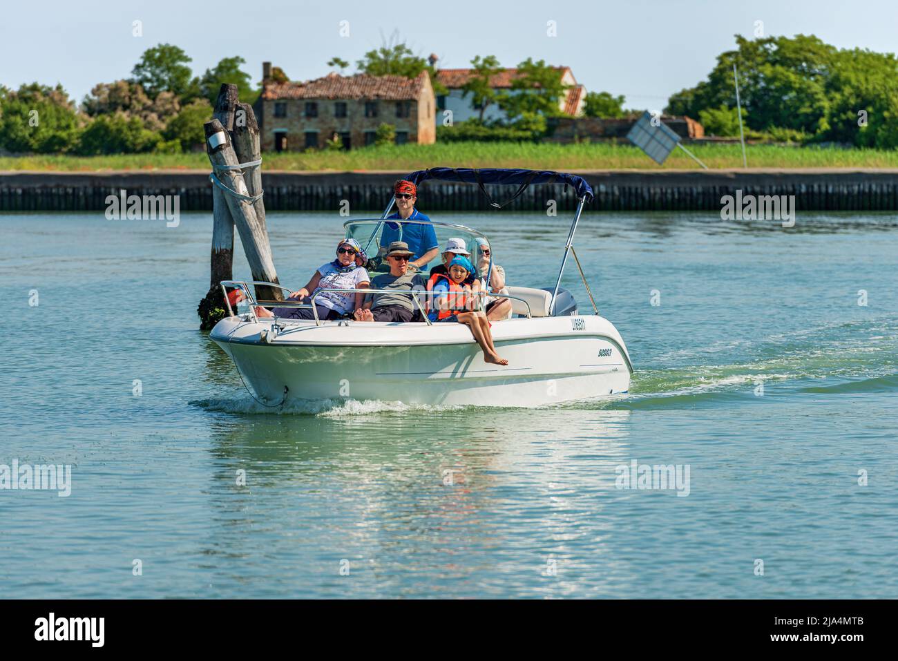 Venice canal motor boat family hi-res stock photography and images - Alamy