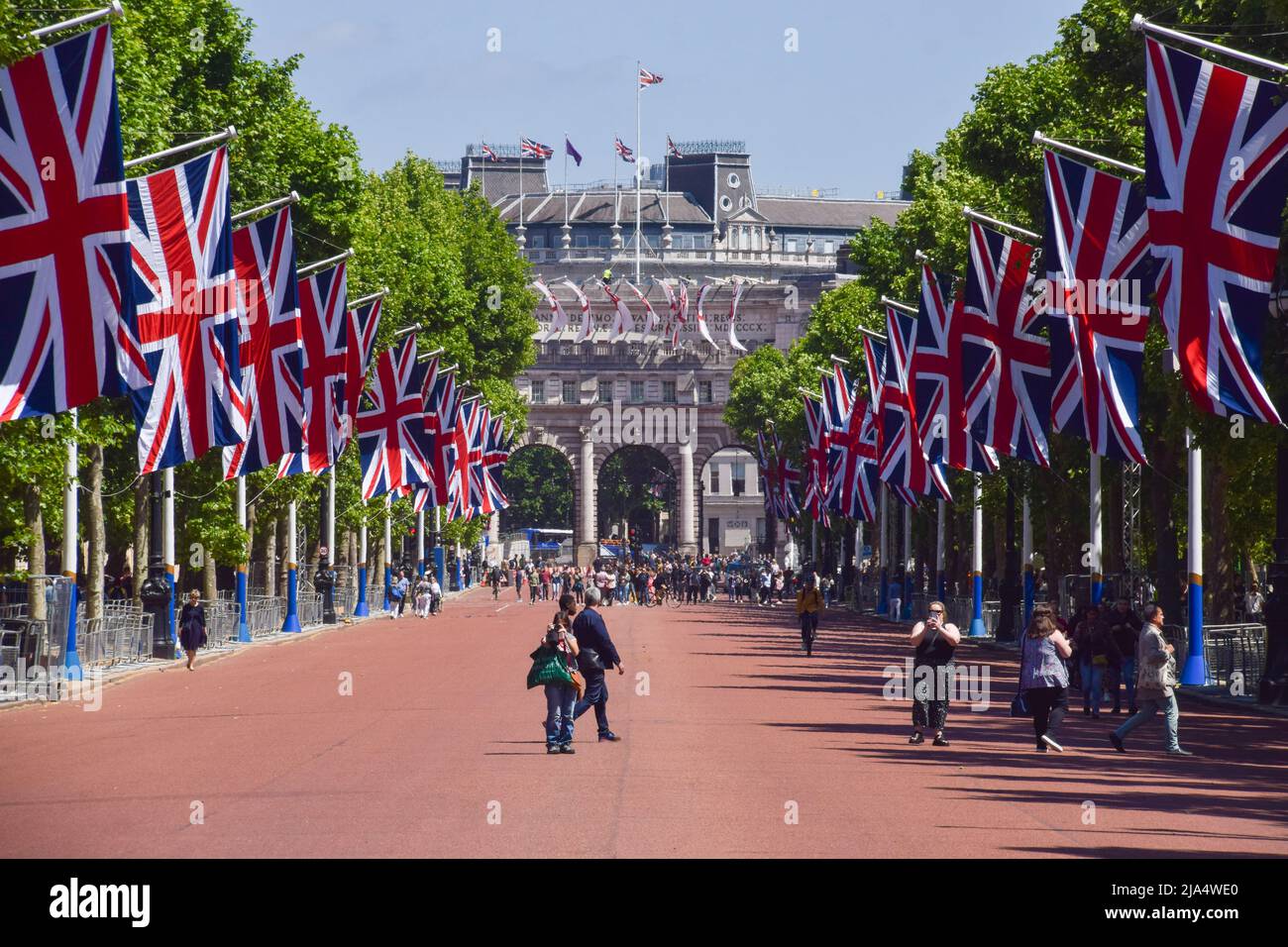 London, UK. 27th May 2022.  Union Jack flags decorate The Mall for the Queen's Platinum Jubilee, marking the 70th anniversary of the Queen's accession to the throne. A special extended Platinum Jubilee Weekend will take place 2nd-5th June. Credit: Vuk Valcic/Alamy Live News Stock Photo