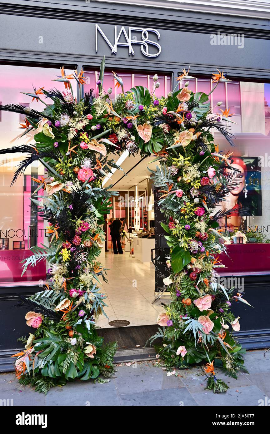 London, UK. 27th May 2022. NARS. Chelsea in Bloom, Chelsea's prestigous annual floral art show and London's largest free to attend festival of flowers. From 23-28th of May. The theme for 2022 was British Icons. Credit: michael melia/Alamy Live News Stock Photo