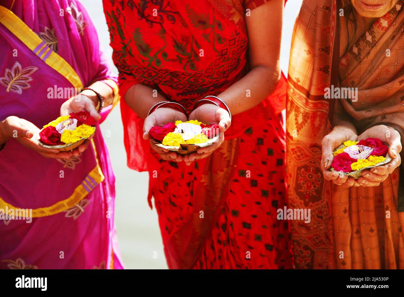 india-uttar-pradesh-varanasi-banaras-hindu-religious-rituals-of