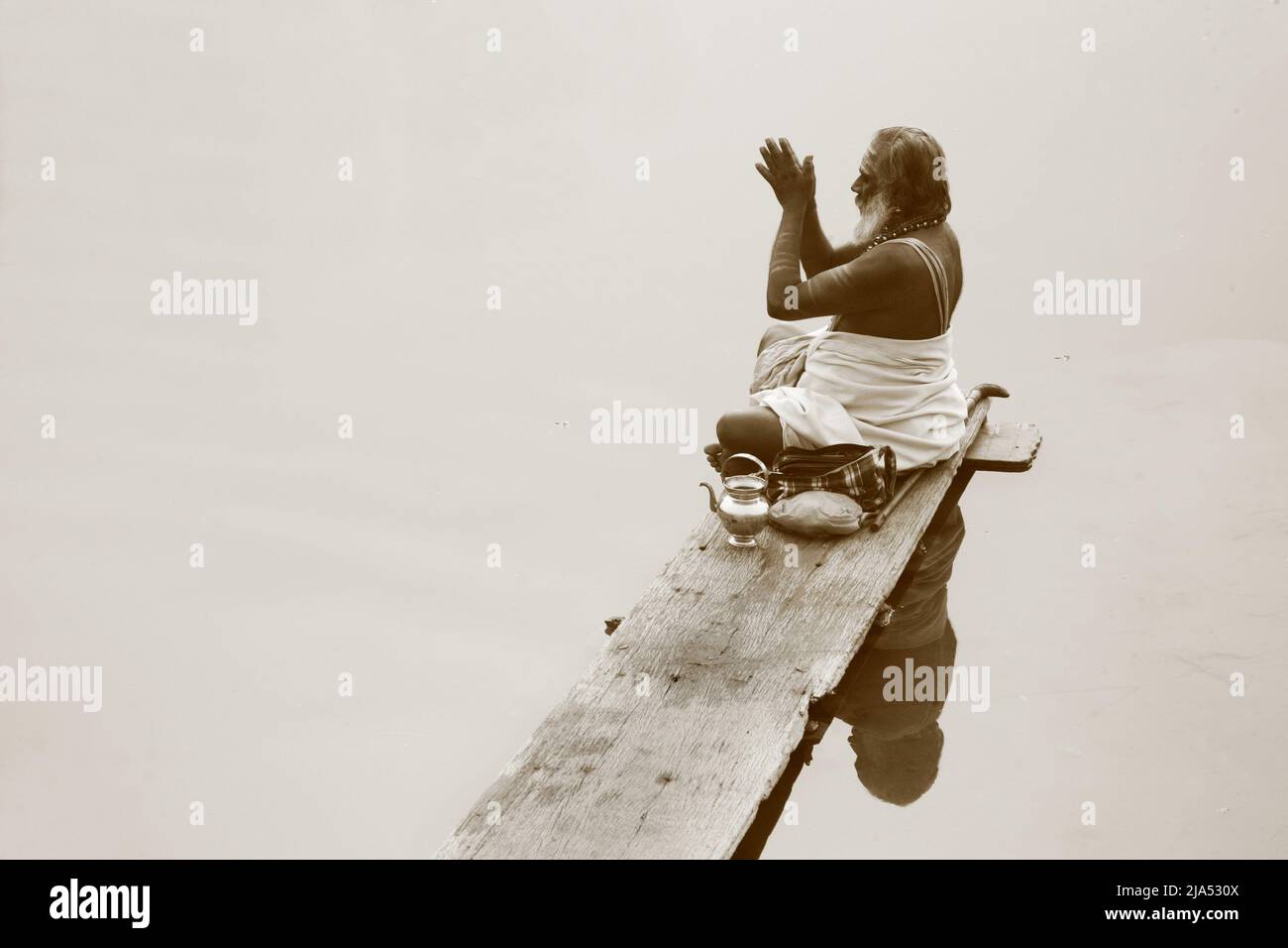 india-uttar-pradesh-benares-varanasi-ablutions-and-hindu-religious
