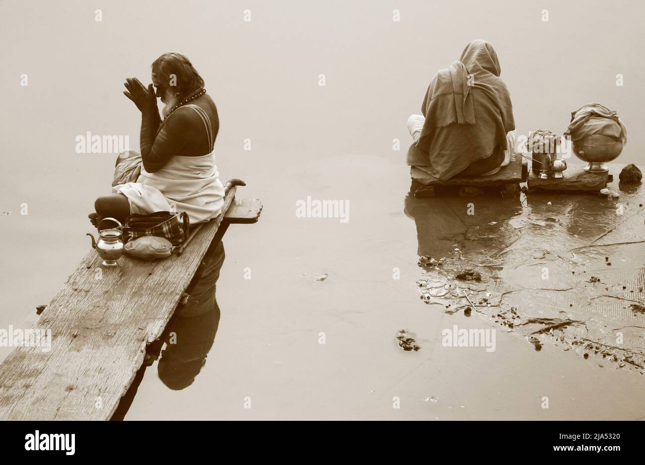 india-uttar-pradesh-benares-varanasi-ablutions-and-hindu-religious