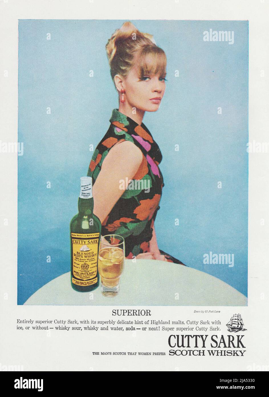 CUTTY SARK whiskey whisky scotch whisky vintage paper advertisement magazine advert 1970s 1980s cutty sark bottle whiskey glass Stock Photo