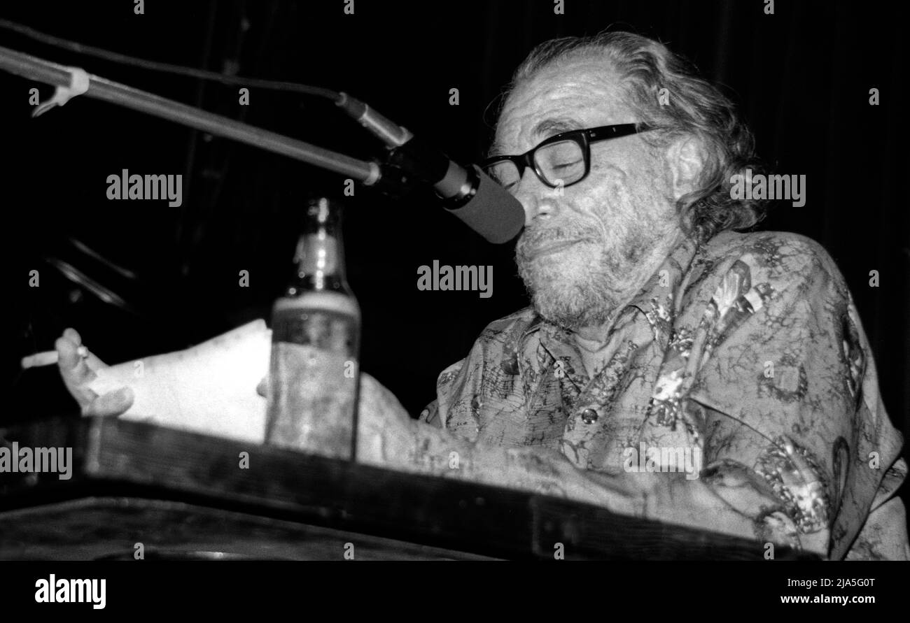 Writer and poet Charles Bukowski reading his work in Los Angeles, CA, 1976 Stock Photo