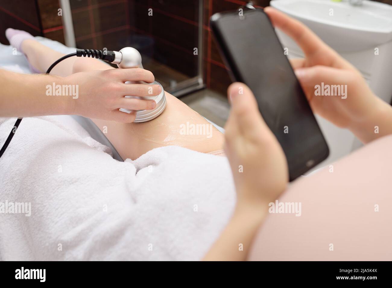 Cavitation hi-res stock photography and images - Alamy