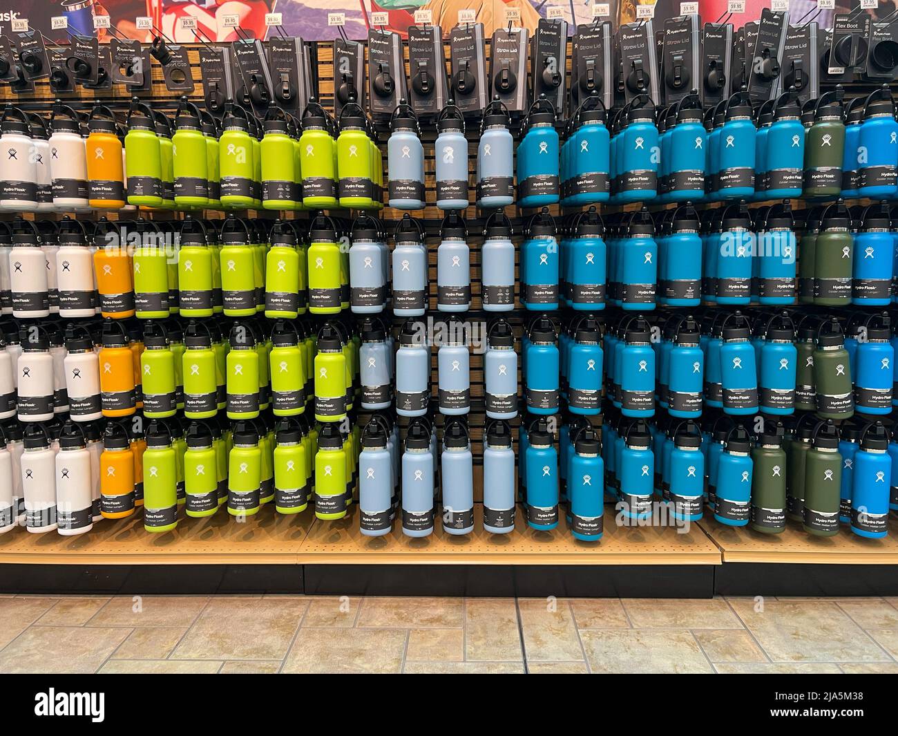 https://c8.alamy.com/comp/2JA5M38/springfield-il-usa-may-2-2022-a-display-of-hydro-flask-reusable-water-bottles-for-sale-at-the-scheels-sporting-goods-store-in-springfield-illino-2JA5M38.jpg