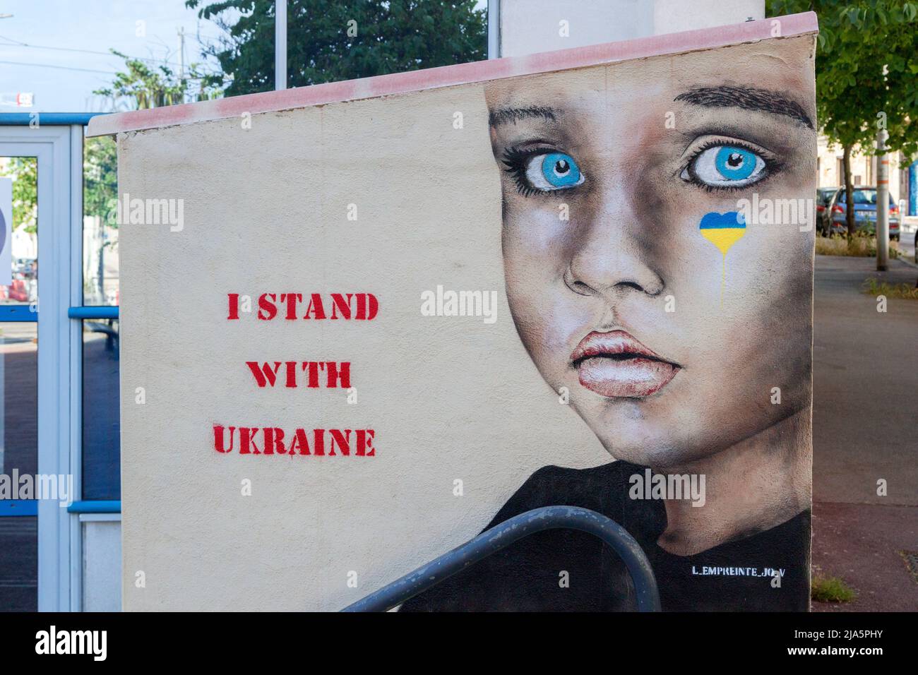 Graffiti by L empreinte jo v on a wall in support of Ukraine being invaded by the Russian army in Montpellier. Occitanie, France Stock Photo