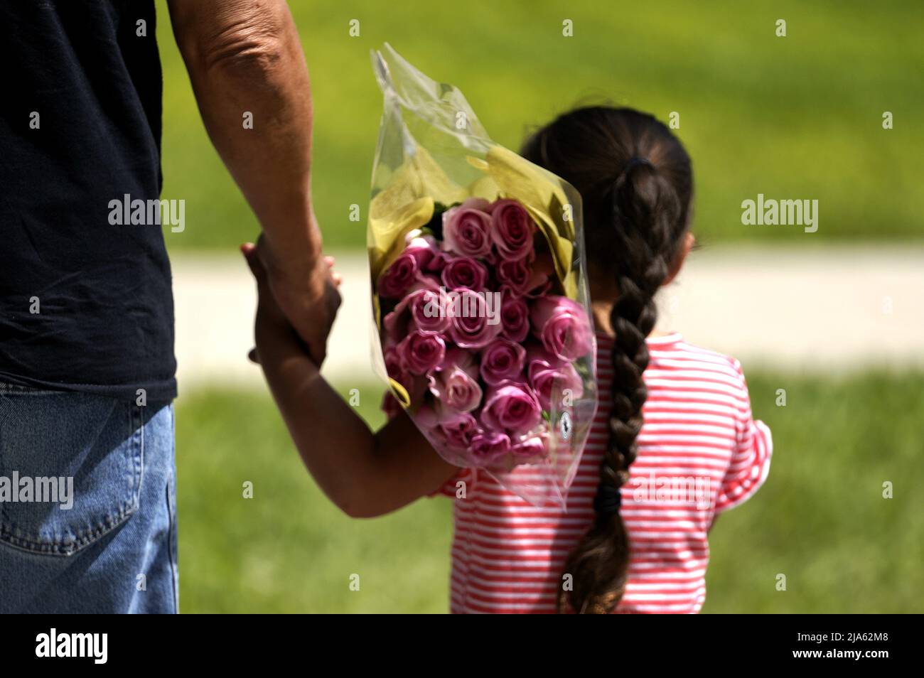 Uvalde, USA. 27th May, 2022. People mourn for victims of a school mass shooting at Town Square in Uvalde, Texas, the United States, May 27, 2022. At least 19 children and two adults were killed in a shooting at Robb Elementary School in the town of Uvalde, Texas, on Tuesday. Credit: Wu Xiaoling/Xinhua/Alamy Live News Stock Photo