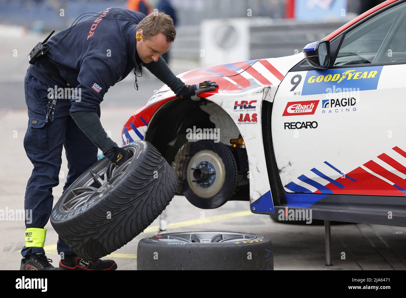 mecaniciens, mechanics, pneus, tyres tyre, during the WTCR - Race of ...