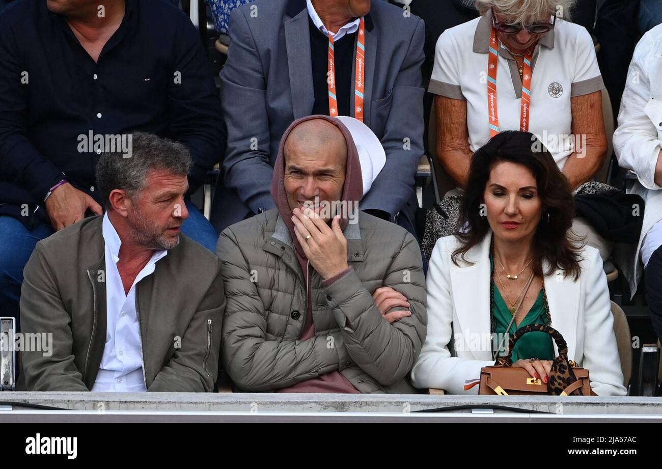 Paris, France. 27th May 2022. Zinedine Zidane and his wife Veronique Zidane watch a game from the stands during French Open Tennis at Roland Garros arena on May 27, 2022 in Paris, France. Photo by Christian Liewig/ABACAPRESS.COM Credit: Abaca Press/Alamy Live News Stock Photo