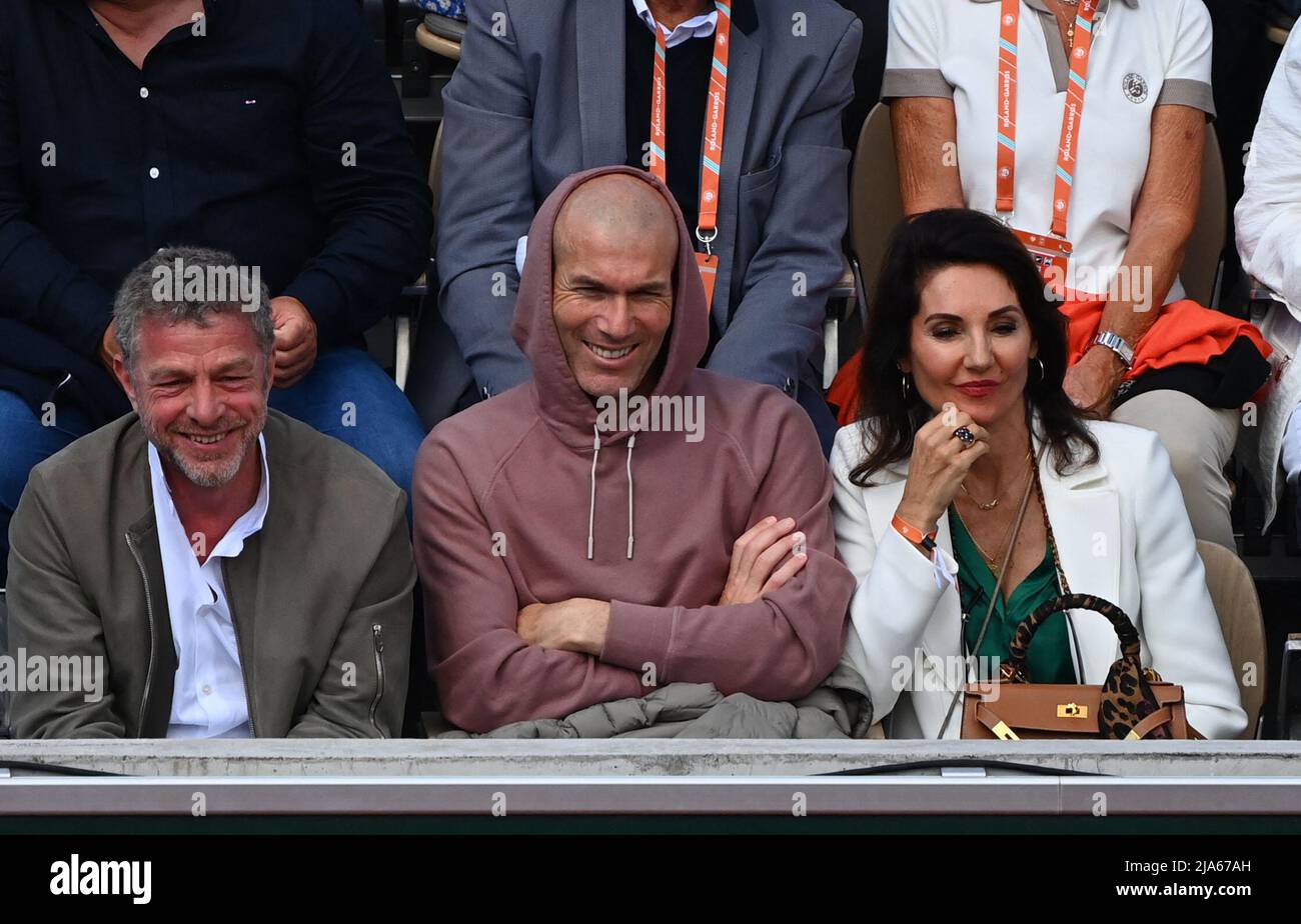 Paris, France. 27th May 2022. Zinedine Zidane and his wife Veronique Zidane watch a game from the stands during French Open Tennis at Roland Garros arena on May 27, 2022 in Paris, France. Photo by Christian Liewig/ABACAPRESS.COM Credit: Abaca Press/Alamy Live News Stock Photo