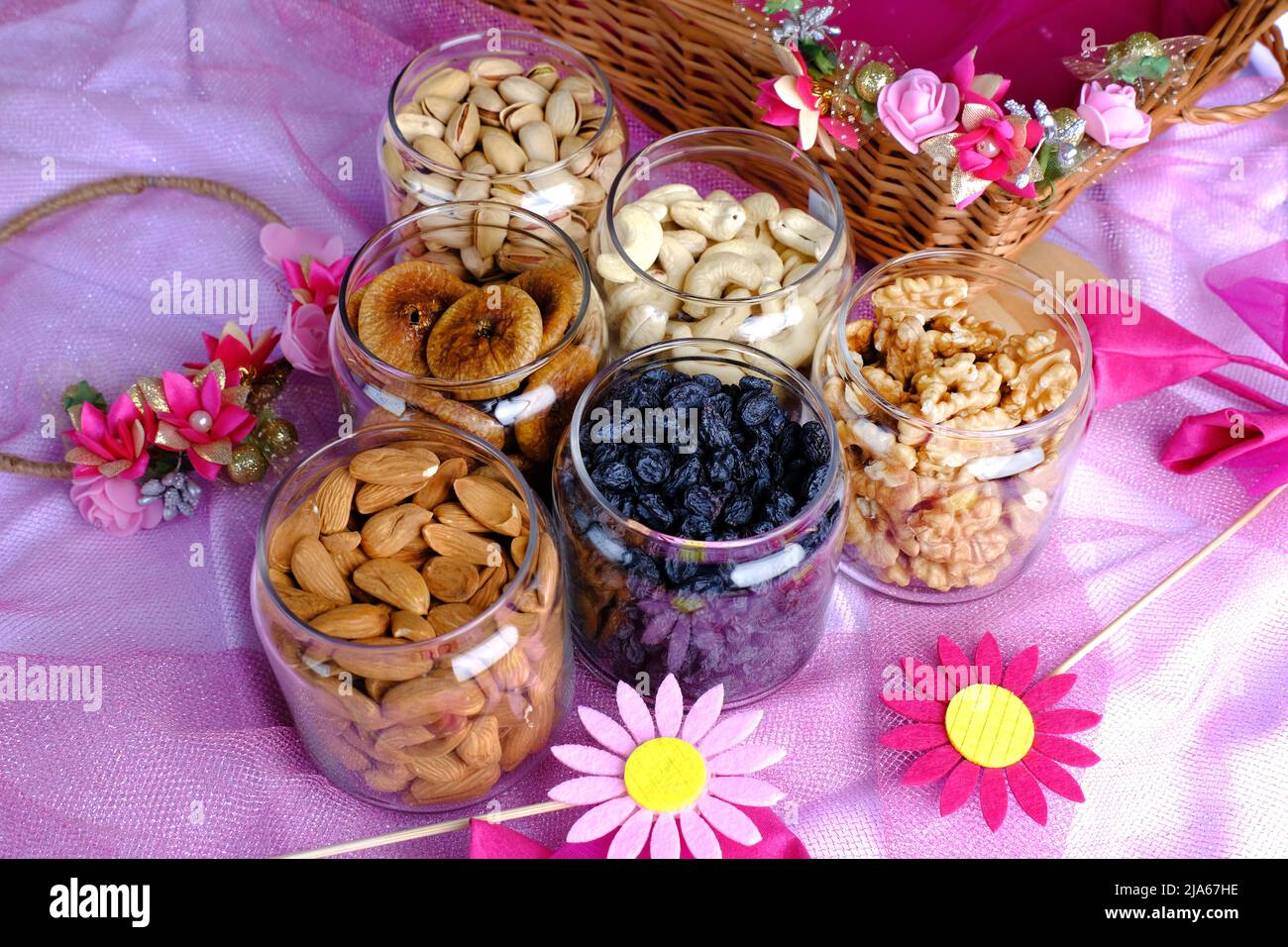 Mixed nuts and dried fruits, Nuts and Dry Fruits, Healthy snack mix