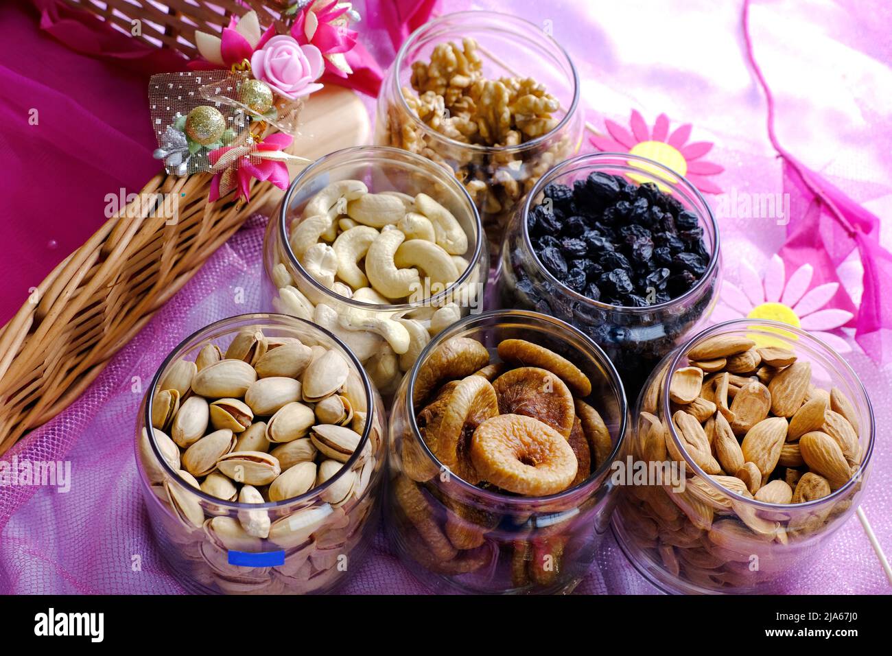 Mixed nuts and dried fruits, Nuts and Dry Fruits, Healthy snack mix