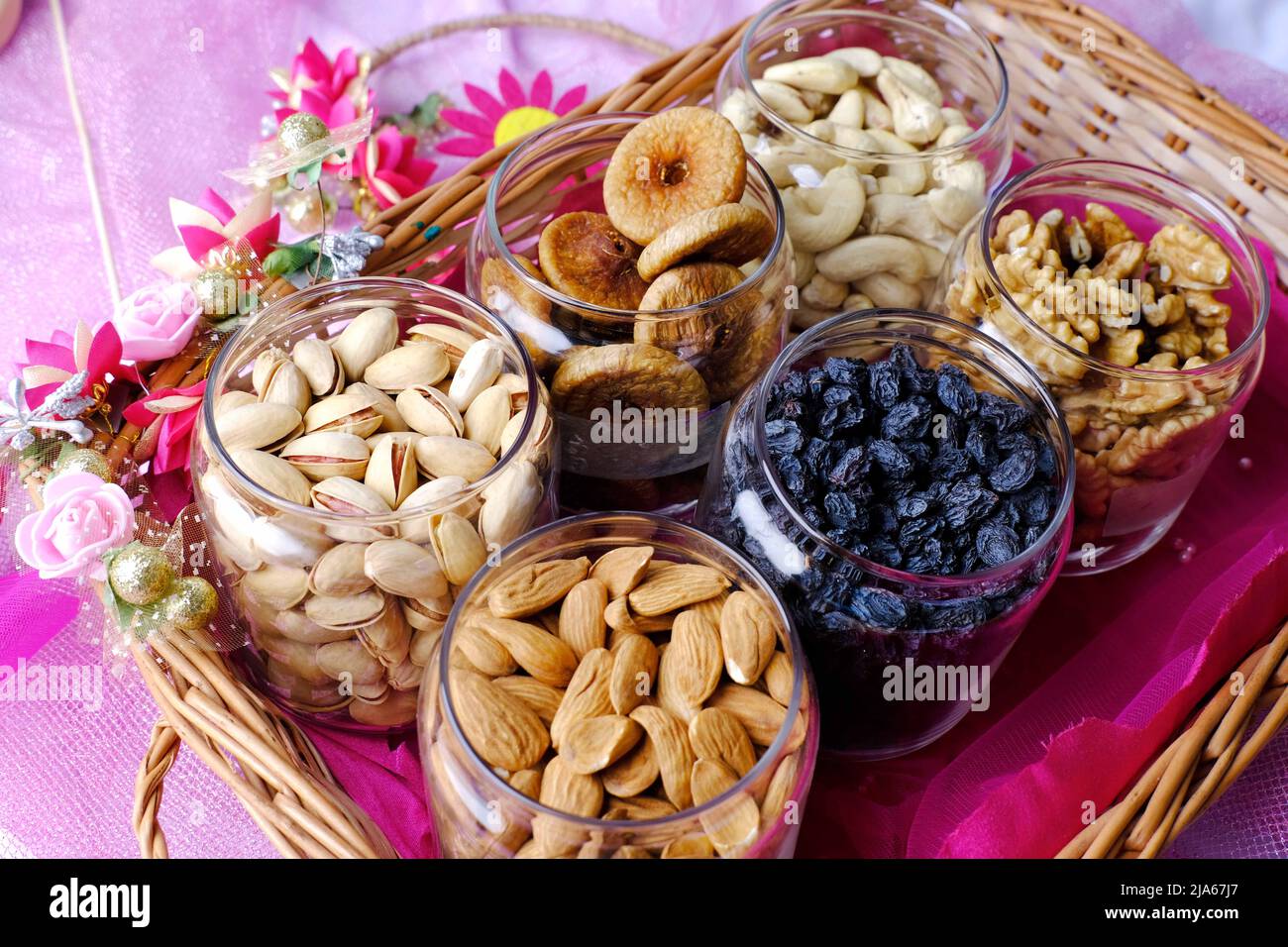 Mixed nuts and dried fruits, Nuts and Dry Fruits, Healthy snack mix