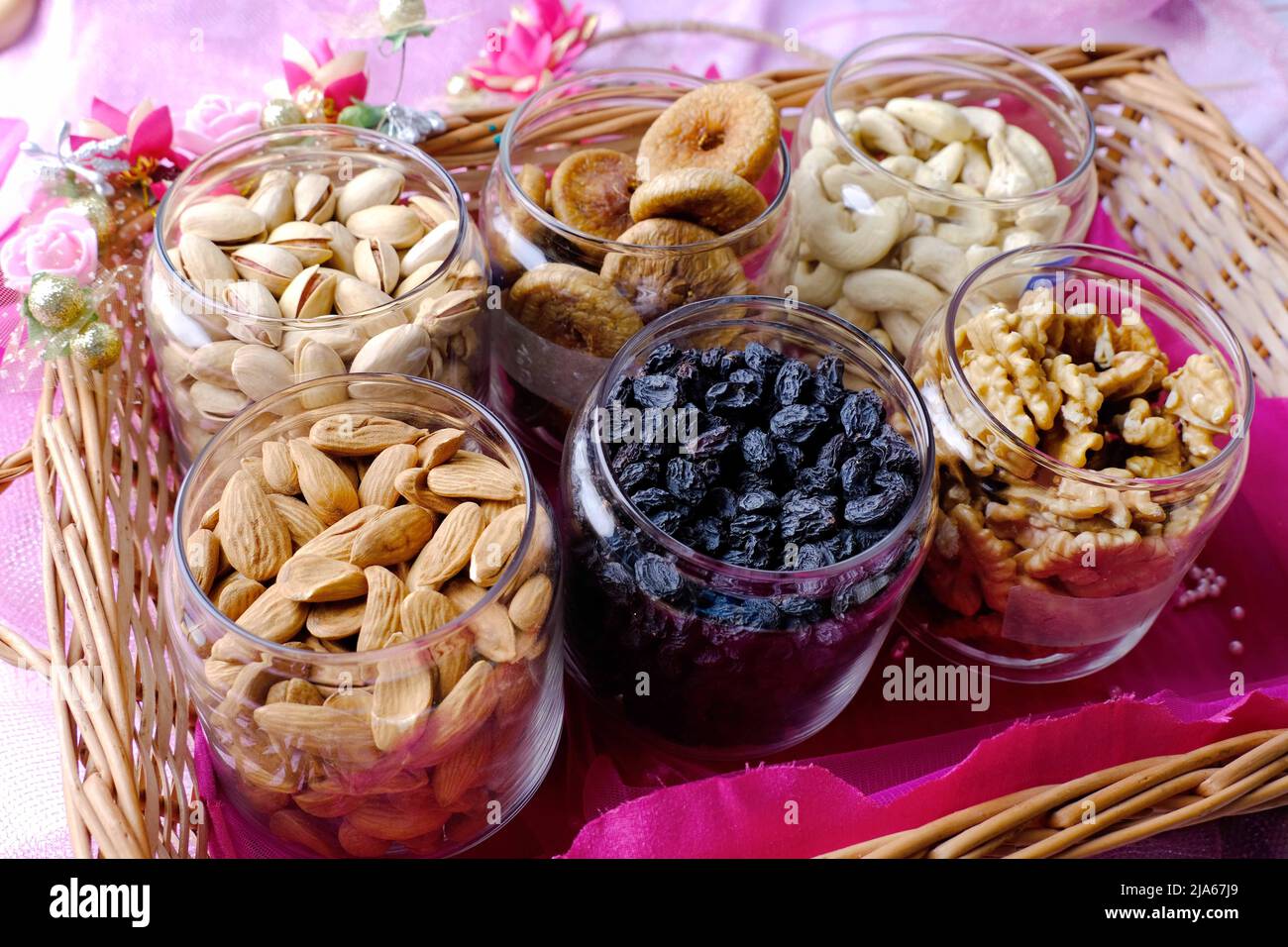 Mixed nuts and dried fruits, Nuts and Dry Fruits, Healthy snack mix