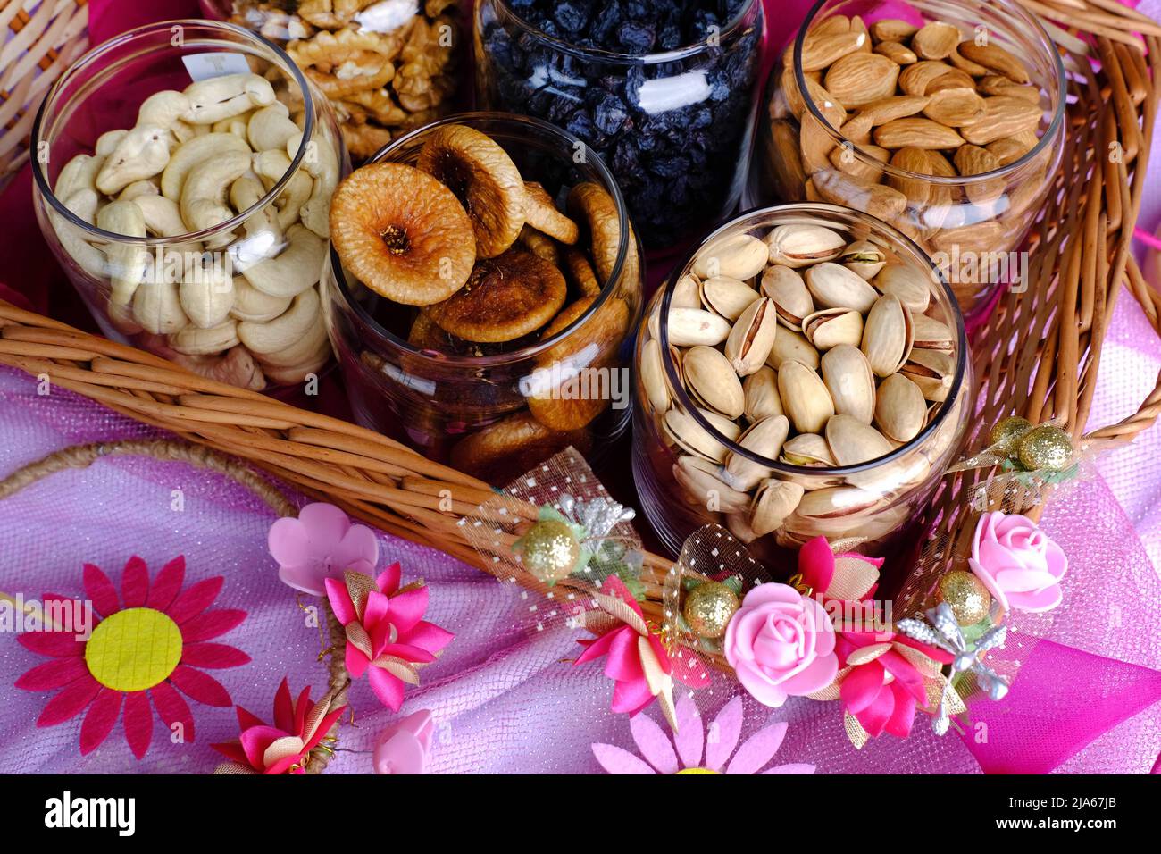 Mixed nuts and dried fruits, Nuts and Dry Fruits, Healthy snack mix